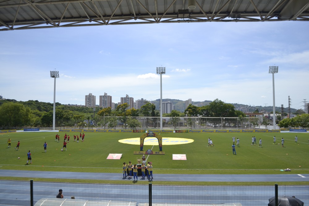 Polêmica recente com Inter faz Palmeiras treinar em universidade para enfrentar Grêmio