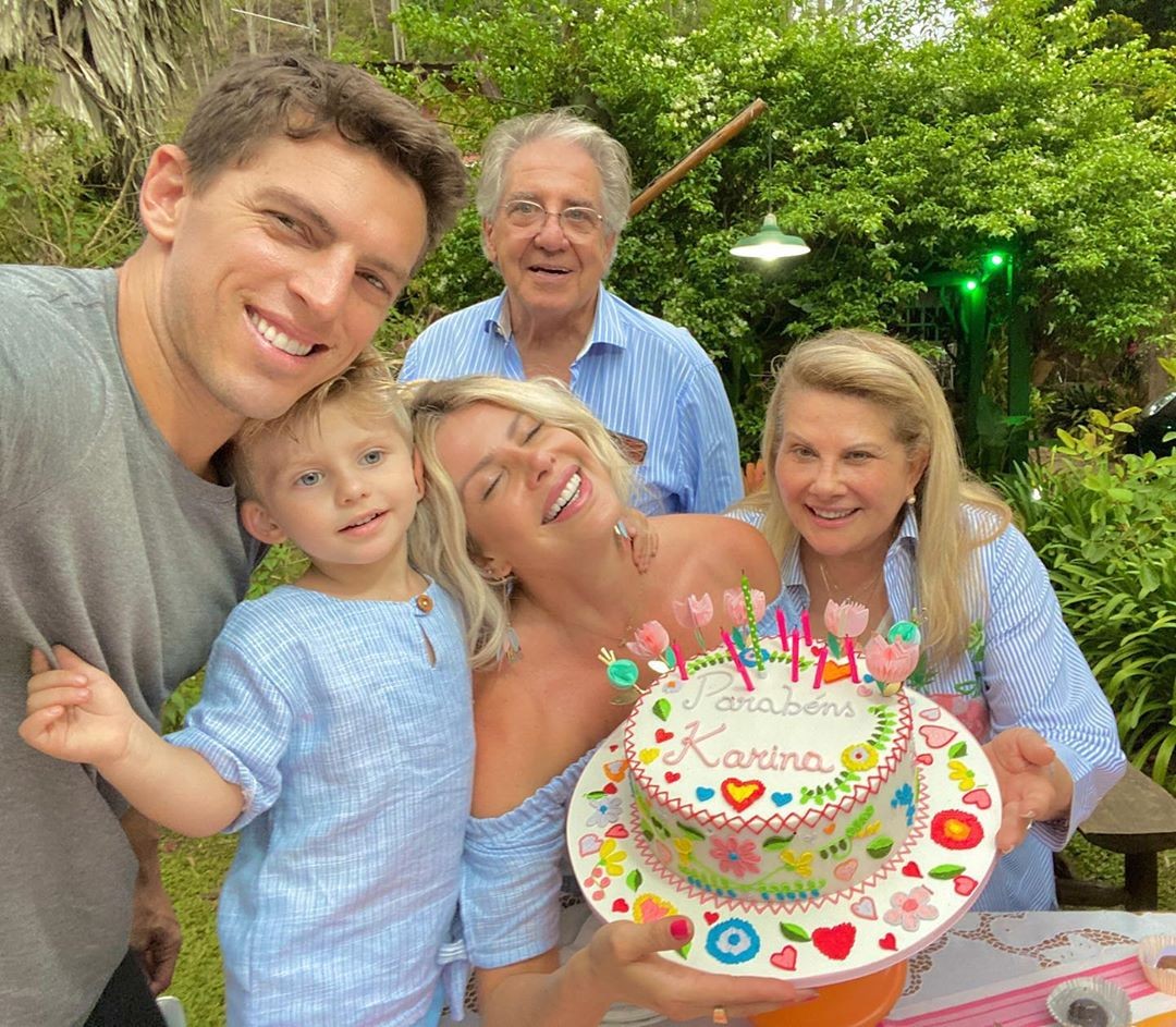 Karina Bacchi celebrou 44 anos em família (Foto: Reprodução Instagram)