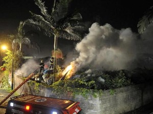 Empresa de tecidos pega fogo em Navegantes