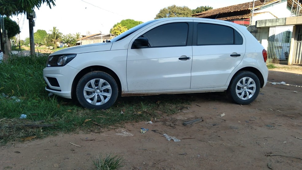 Carro foi encontrado pela polícia no bairro Uruará — Foto: Arquivo Pessoal