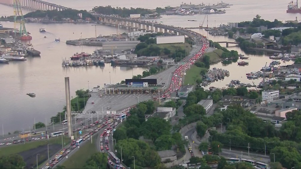 Acidente na Ponte RioNiterói causa transtornos no trânsito Rio de Janeiro G1
