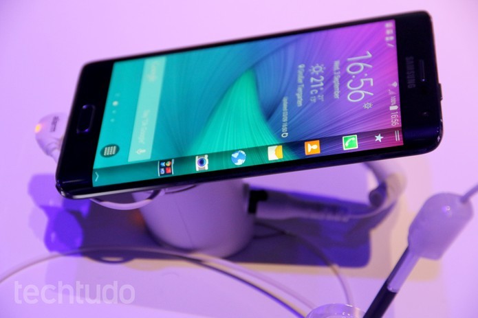 Atalhos na tela lateral do Galaxy Note Edge abrem aplicativos no display principal (Foto: Divulga??o/Samsung)