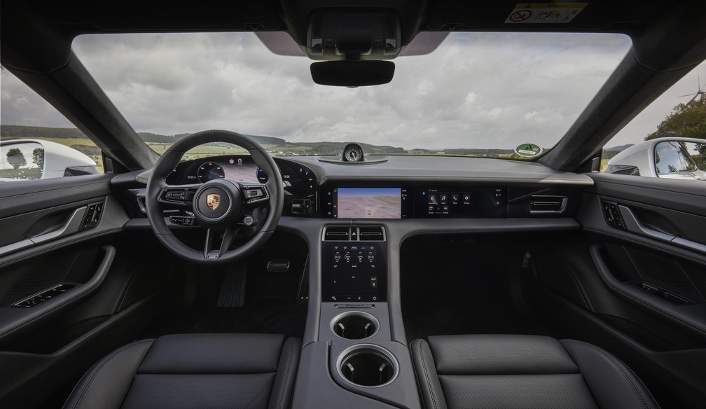 Interior do Porsche Taycan tem pouquíssimos botões — Foto: Divulgação