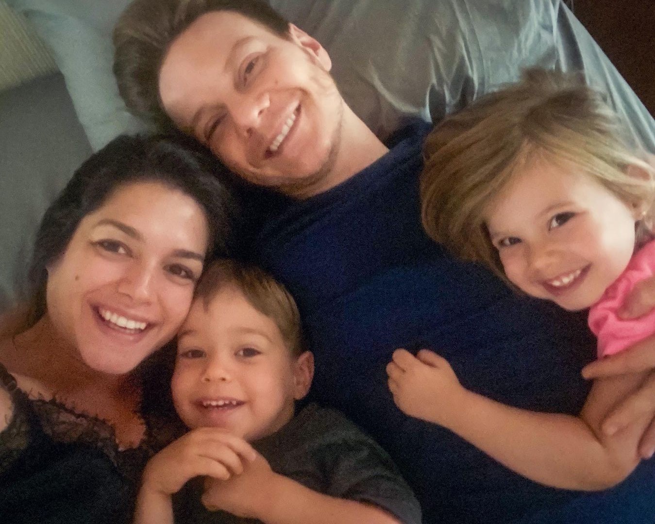Thais Fersoza e Michel Teló com os filhos, Melinda e Teodoro (Foto: Reprodução/Instagram)