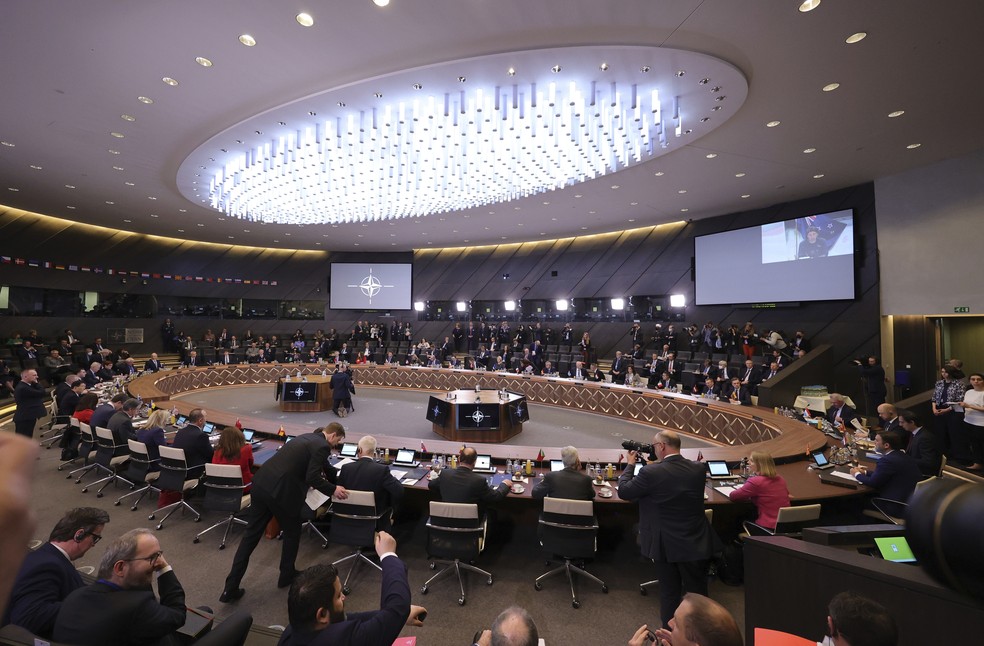 Encontro de Ministros das Relações Exteriores dos países da Otan, em Bruxelas — Foto: ASSOCIATED PRESS