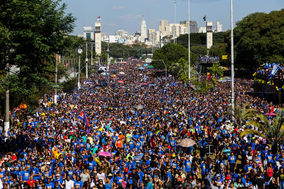 EvangÃ©licos participam de Marcha para Jesus no centro de SÃ£o Paulo â€” Foto: Gabriela BilÃ³/EstadÃ£o ConteÃºdo
