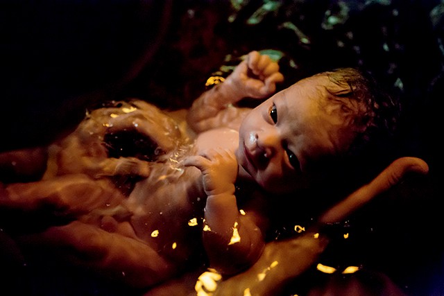 Bebê recém nascido na água / parto domiciliar (Foto: Bebê recém nascido na água / parto domiciliar (Foto: Thinkstock))