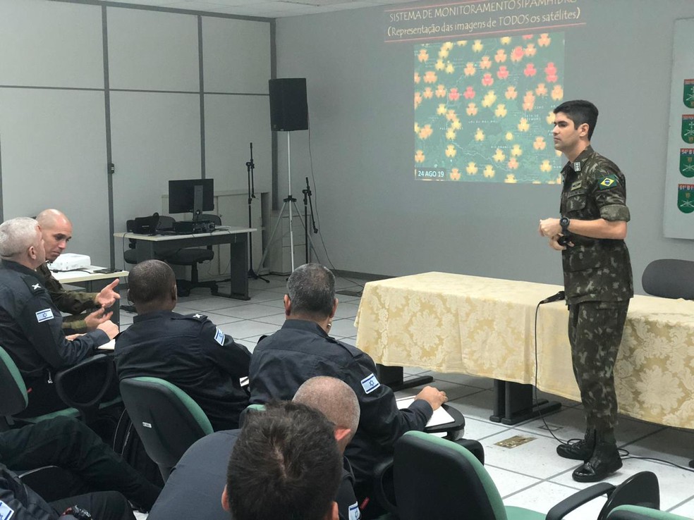 Exército fez reunião com Bombeiros de Israel para repassar situação das queimadas — Foto: 17ª Brigada/Divulgação