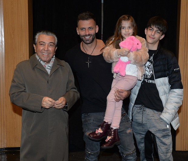 Mauricio de Sousa, Henri Castelli e os filhos, Lucas e Maria Eduarda (Foto: Francisco Cepeda / AgNews)