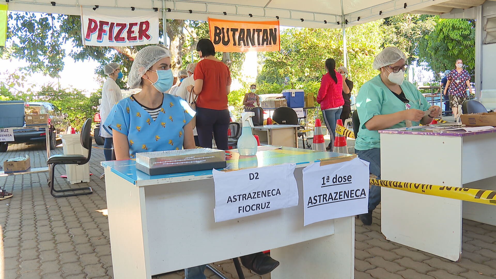 VacinaÃ§Ã£o contra Covid por idade serÃ¡ 
depois dos professores e de pessoas com comorbidades, diz chefe do PNI