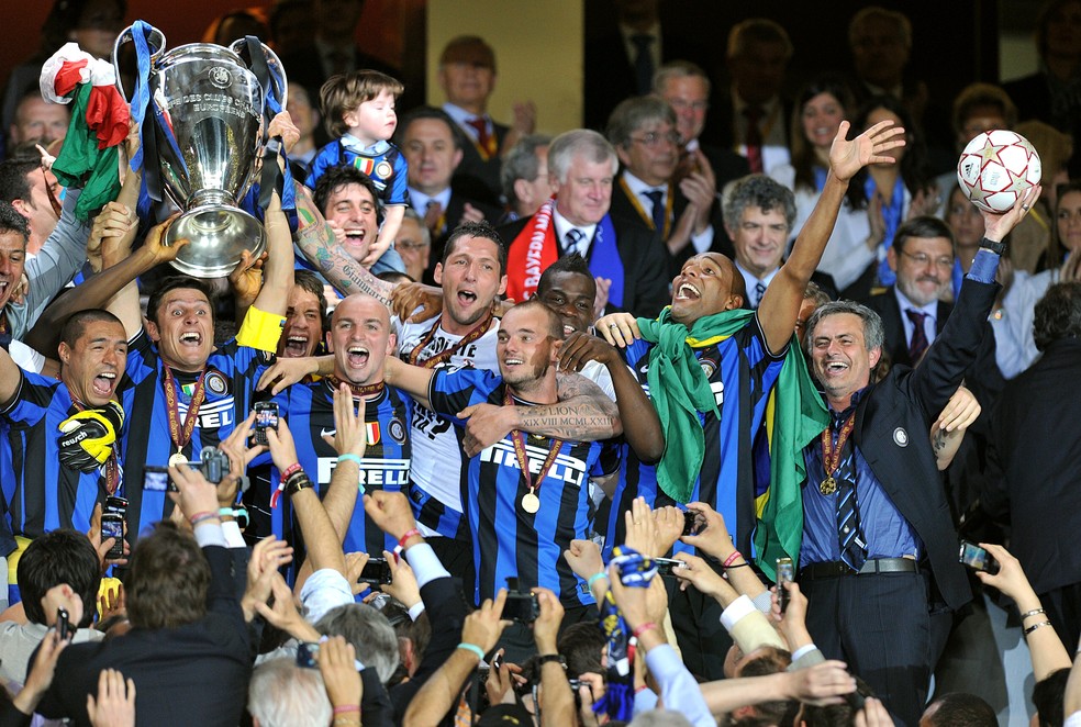 José Mourinho celebra conquista da Liga dos Campeões com a Inter de Milão  — Foto: Getty Images