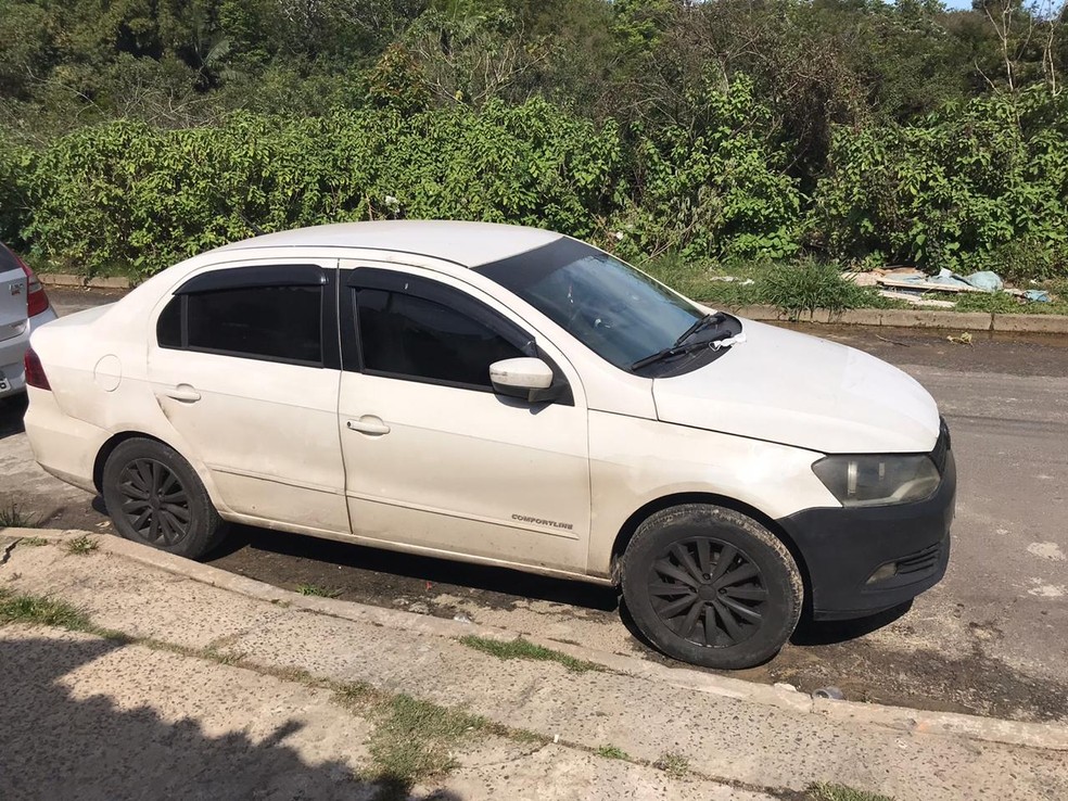 Voyage branco foi apreendido nesta quarta-feira (23) em Porto Alegre — Foto: Polícia Civil/Divulgação