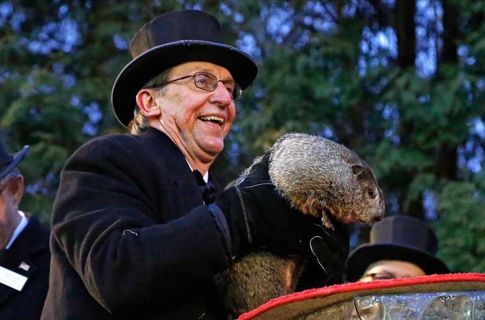 Foi a 131ª previsão da marmota Phil, uma tradição na cidade de Punxsutawney, na Pensilvânia, que remonta a 1886 (Foto: Gene J. Puskar/AP)
