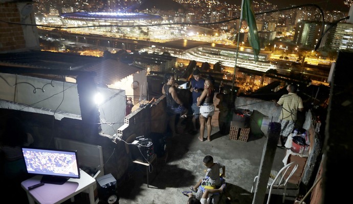 Público laje, abertura Olimpíada, Maracanã (Foto: REUTERS/Ricardo Moraes)
