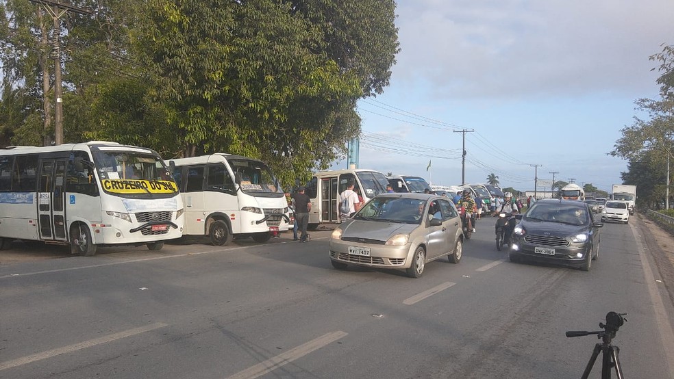 Motoristas de transportes complementares protestam em 25 pontos de Alagoas — Foto: Almir Custódio/Arquivo Pessoal