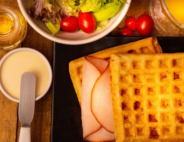 Sanduíche de Waffle de Pão de Queijo (Foto: Divulgação) Sanduíche de Waffle de Pão de Queijo (Foto: Divulgação)