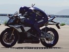 VÍDEO: 'robô-motoqueiro' Yamaha Motobot desafia piloto Valentino Rossi