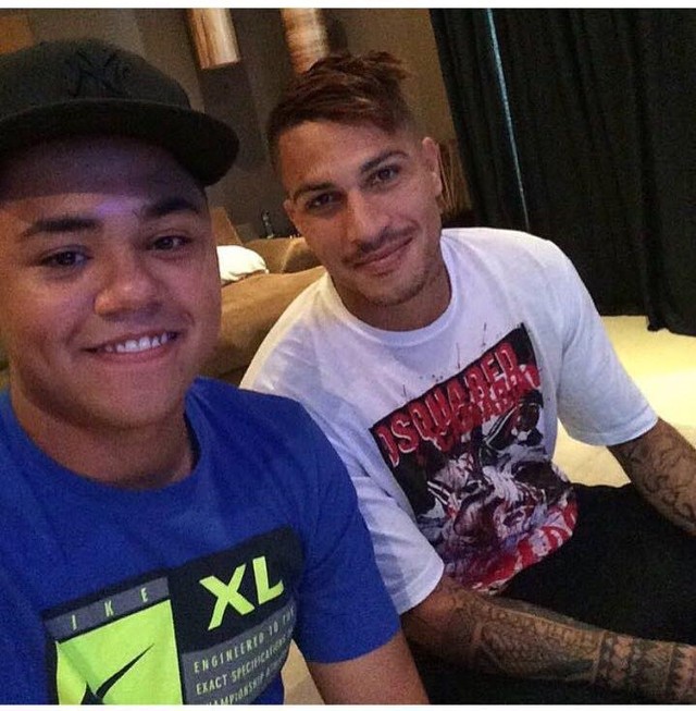 Surpreso com pedido, sertanejo revela lado cantor de Guerrero: Já foi meu professor