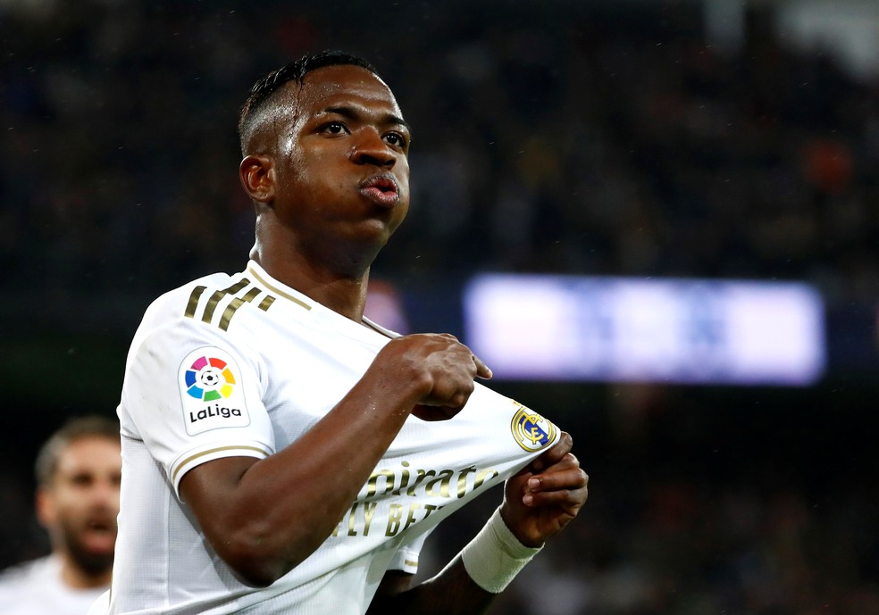 Vinicius Junior comemora gol marcado contra o Barcelona — Foto: Reuters