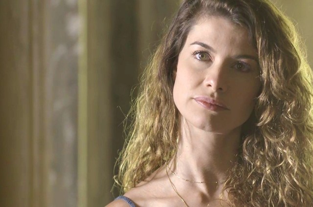 Alinne Moraes é Isabel em 'Epelho da vida' (Foto: TV Globo)