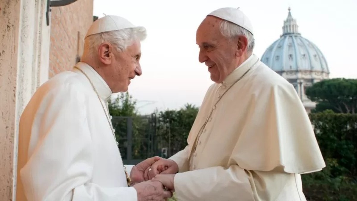 Funeral de Bento XVI re&uacute;ne 50 mil pessoas | Mundo | &Eacute;poca NEG&Oacute;CIOS