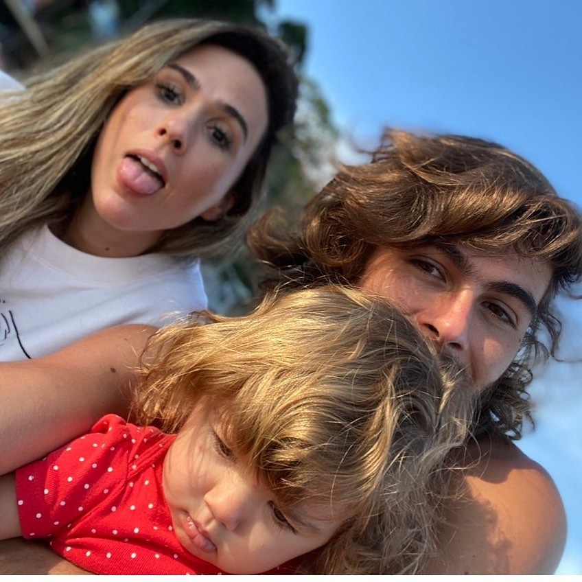 Foto da família: Tatá Werneck, Rafa Vitti e Clara Maria (Foto: Instagram/Reprodução)