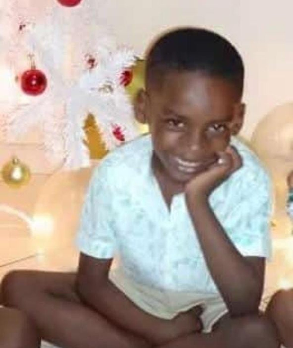 Hallan Luis Silva Ramos, de 7 anos, morreu ao cair do edifício onde morava, estava em casa sozinho com o irmão de 9 anos — Foto: Reprodução