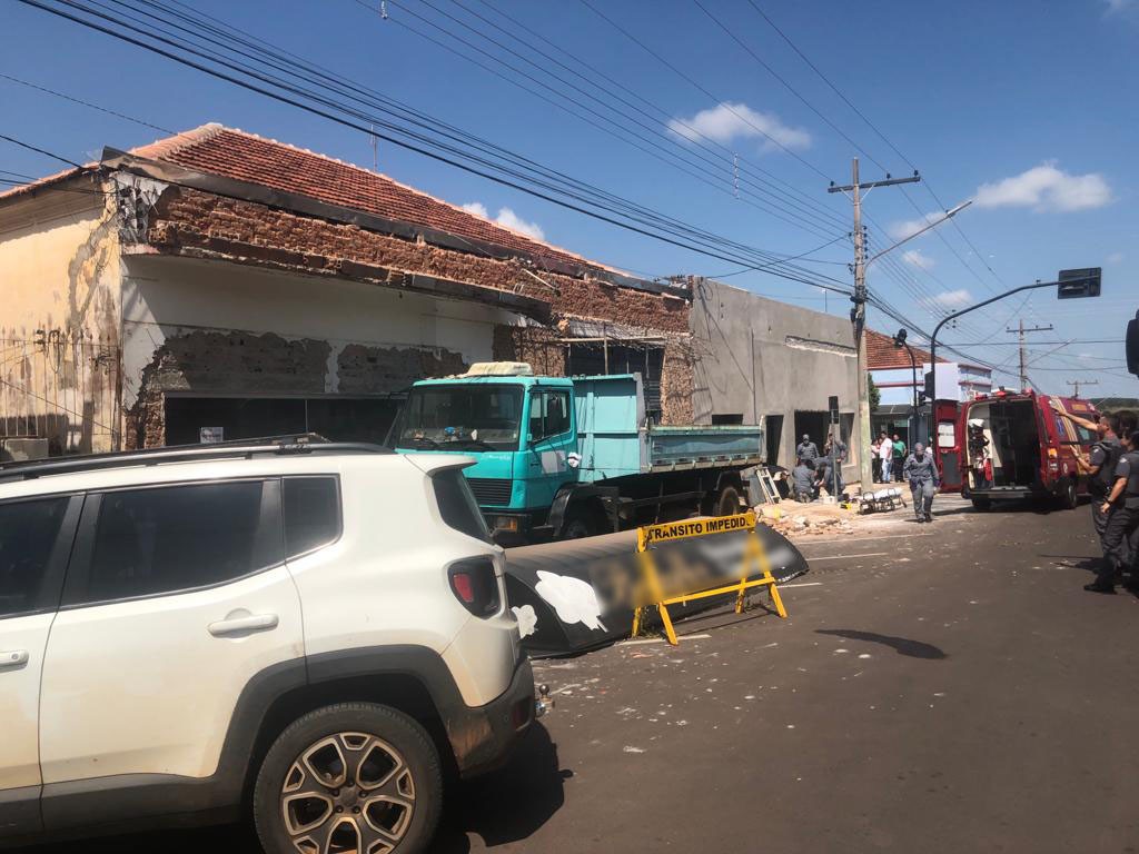 Pedreiro morre após cair de estrutura de cerca de 4 metros, enquanto fazia reforma de estabelecimento, em Junqueirópolis