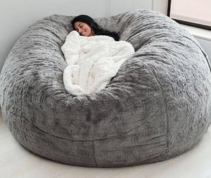 Pufe gigante, da empresa LoveSac: perfeito pra quem quer tirar uma soneca! (Foto: Instagram / Divulgação)