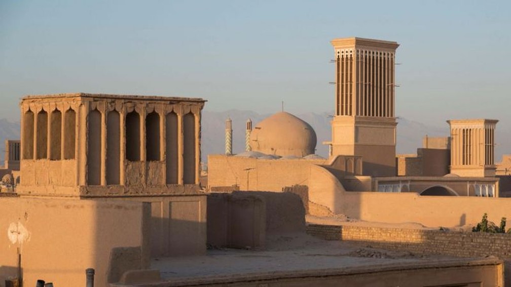 Afirma-se que Yazd tem mais captadores de vento que qualquer outra cidade do mundo — Foto: Alamy via BBC