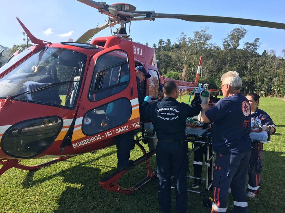 Criança precisou ser atendida pelo helicóptero Arcanjo (Foto: Arcanjo/Divulgação)
