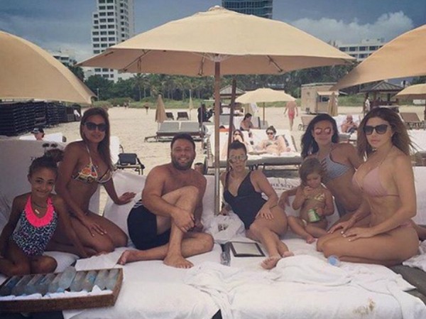 Kourtney Kardashian com amigos (Foto: Reprodução Instagram)
