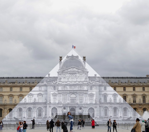 Intervenção do artista JR no Museu do Louvre (Foto: Insider/ Reprodução)
