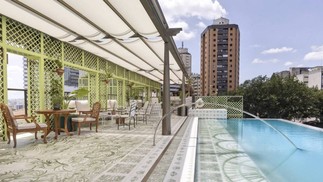 Piscina no terraço do Hotel Rosewood, na Cidade Matarazzo — Foto: Divulgação