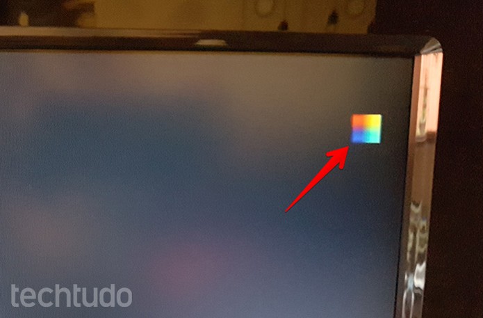 Se esse quadrado aparecer na tela, o Raspberry Pi está passando por undervoltage (Foto: Filipe Garrett/TechTudo)