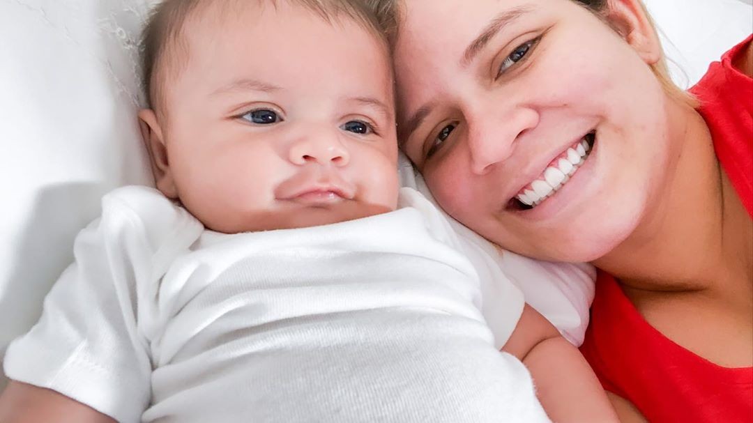 Marília Mendonça posta foto sem make com o filho (Foto: reprodução Instagram @marilamendonca)