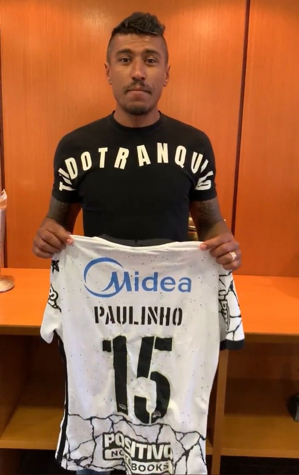 Paulinho vestirá a camisa 15 em segunda passagem pelo Corinthians — Foto: Divulgação