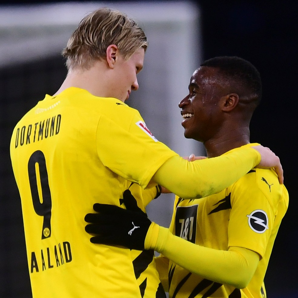 Haaland e Moukoko em ação pelo Borussia Dortmund — Foto: Borussia Dortmund