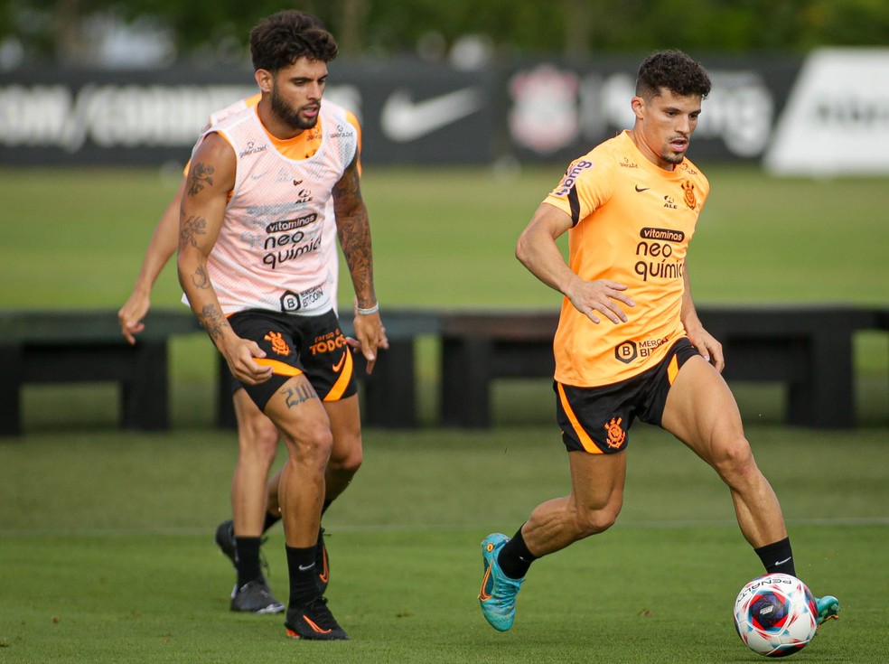 Yuri Alberto e Rafael Ramos na reapresentação do Corinthians — Foto: Rodrigo Coca/Agência Corinthians
