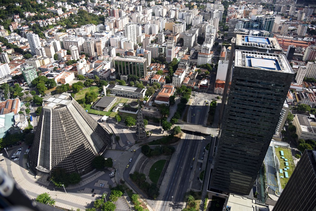 Avenida Chile, no Centro do Rio: Ã  esquerda, a Catedral Metropolitana â€” Foto: Alexandre Macieira/Riotur