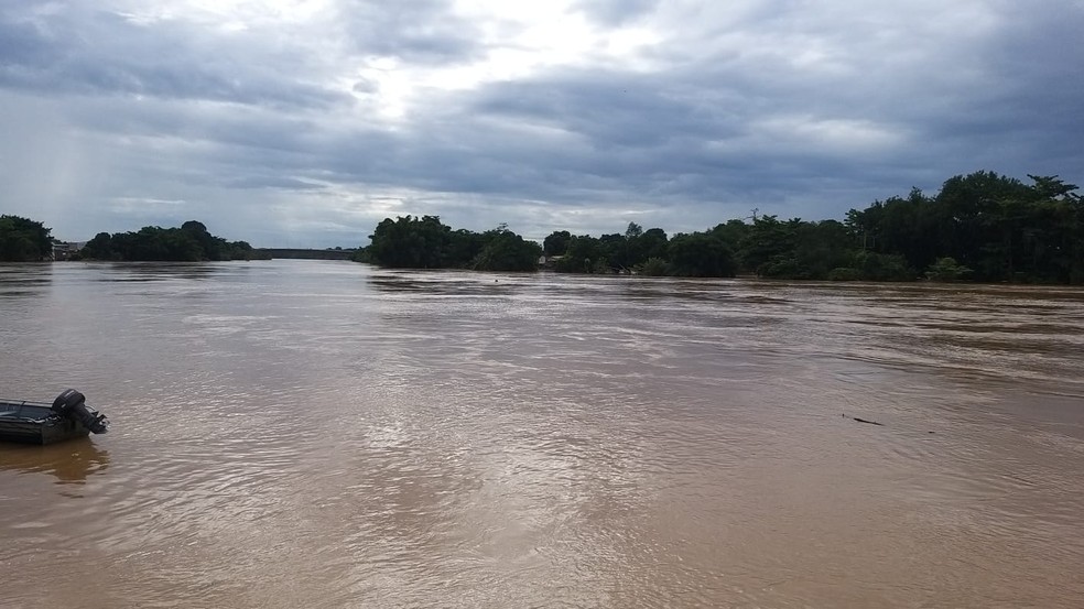 Rio Acre segue em vazante, em Rio Branco, mas ainda passa dos 17 metros — Foto: Eldérico Silva/Rede Amazônica