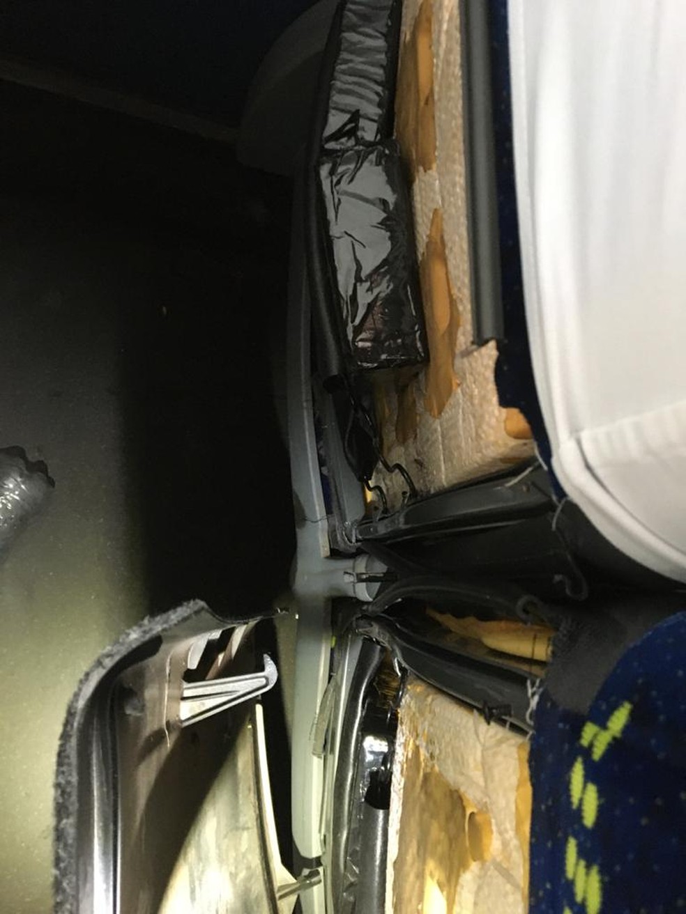 Droga escondida em ônibus; veículo foi abordado em Itu — Foto: Divulgação/PM Rodoviária