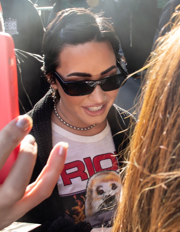 Demi Lovato atende fãs em São Paulo (Foto: Clayton Felizardo/Brazil News)