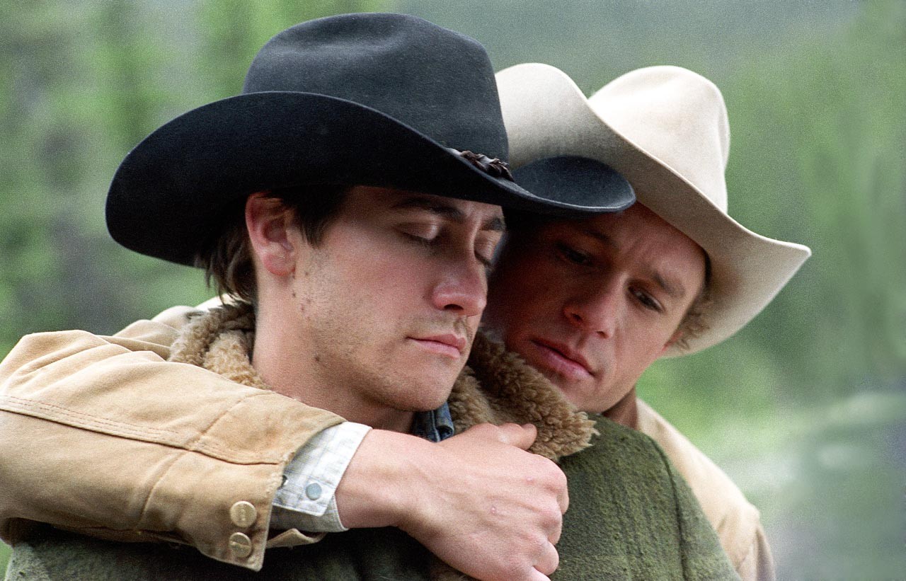 Os momentos de amor entre os cowboys dão o tom de ‘O Segredo de Brokeback Mountain’. A primeira vez que eles ficam juntos é o ponto alto do filme. (Foto: Divulgação)