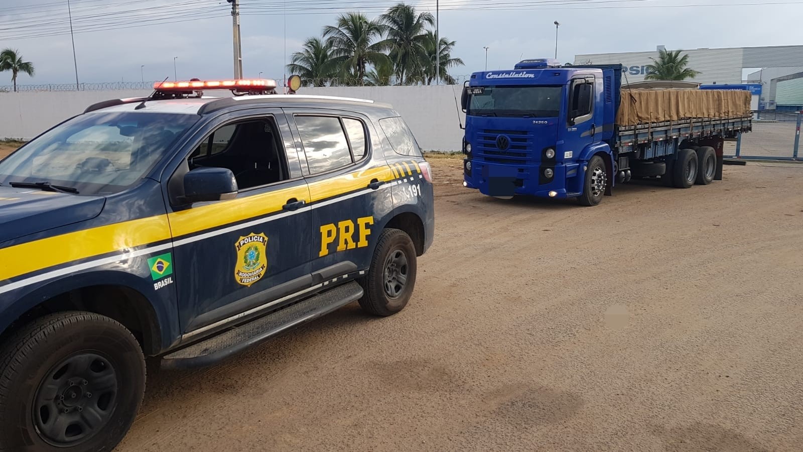 PRF recolhe 21 veículos durante fiscalização na BR-428 em Petrolina