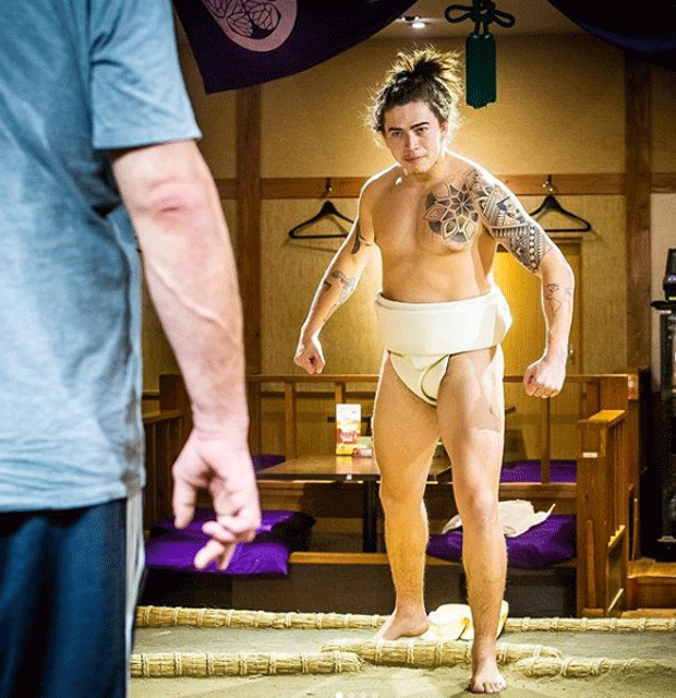 Whindersson Nunes lutando sumô (Foto: Reprodução/ Instagram)