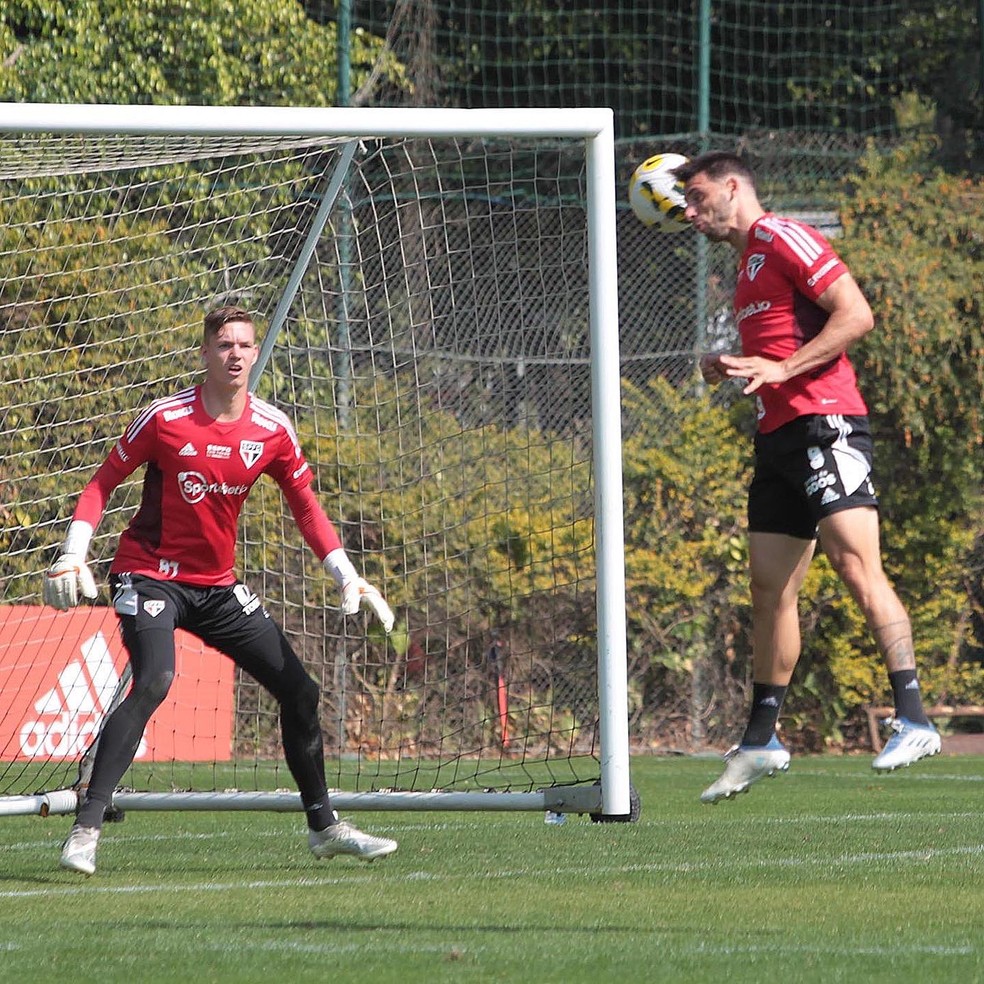 Calleri trabalhou finalizações no treino desta quarta do São Paulo — Foto: Divulgação