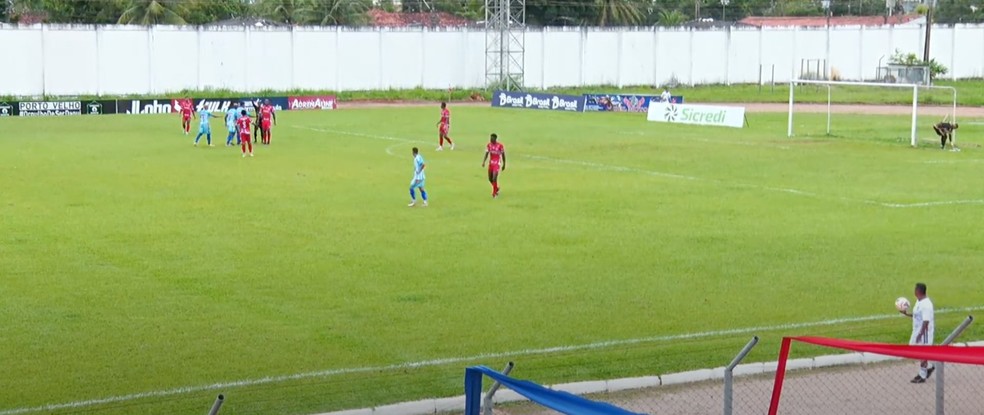 Momento exato da confusão no jogo — Foto: Reprodução/TV Porto Velho