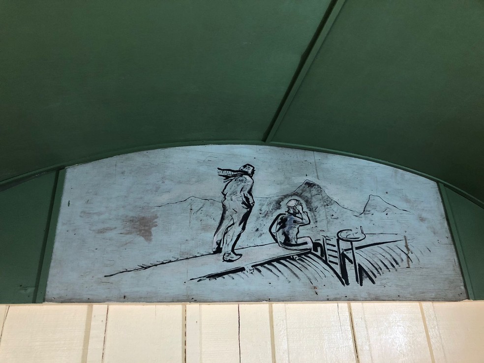 Réplica do restaurante 'Vagão do Armistício' guarda desenho feito por Poty no estabelecimento original — Foto: Ana Krüger/g1 Paraná
