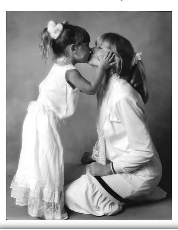 Olivia Newton-John e Chloe Lattanzi, sua filha (Foto: Reprodução/Instagram)